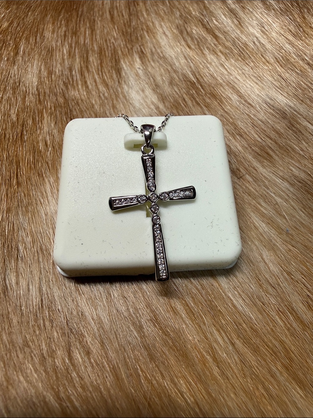 Sterling Silver Cross Pendant Necklace with Moissanite Stones